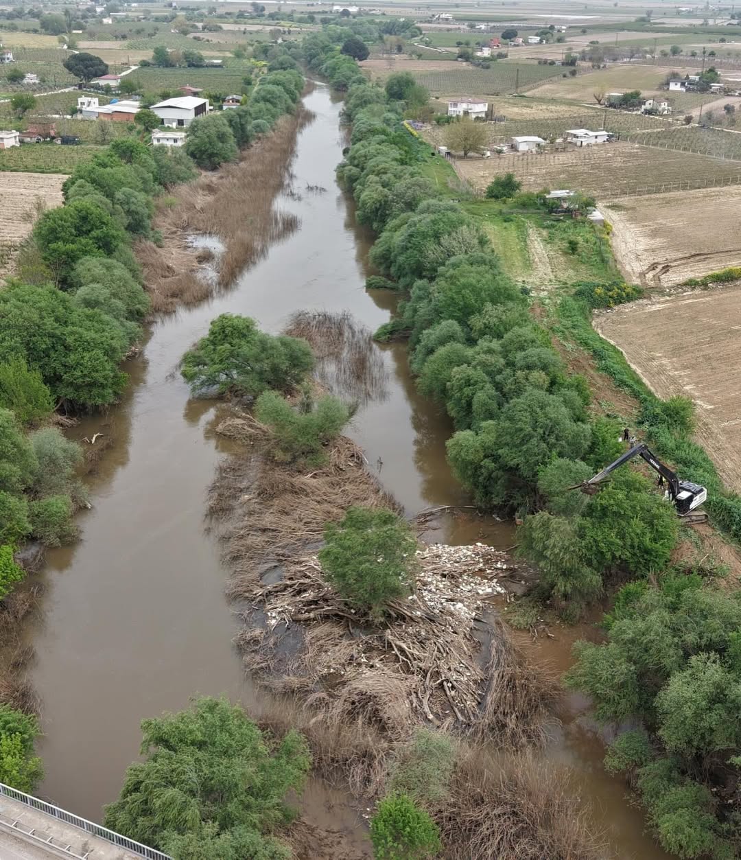 Gediz ve Nif Çayı’nda tehlike büyümeden önlendi: Kritik müdahale